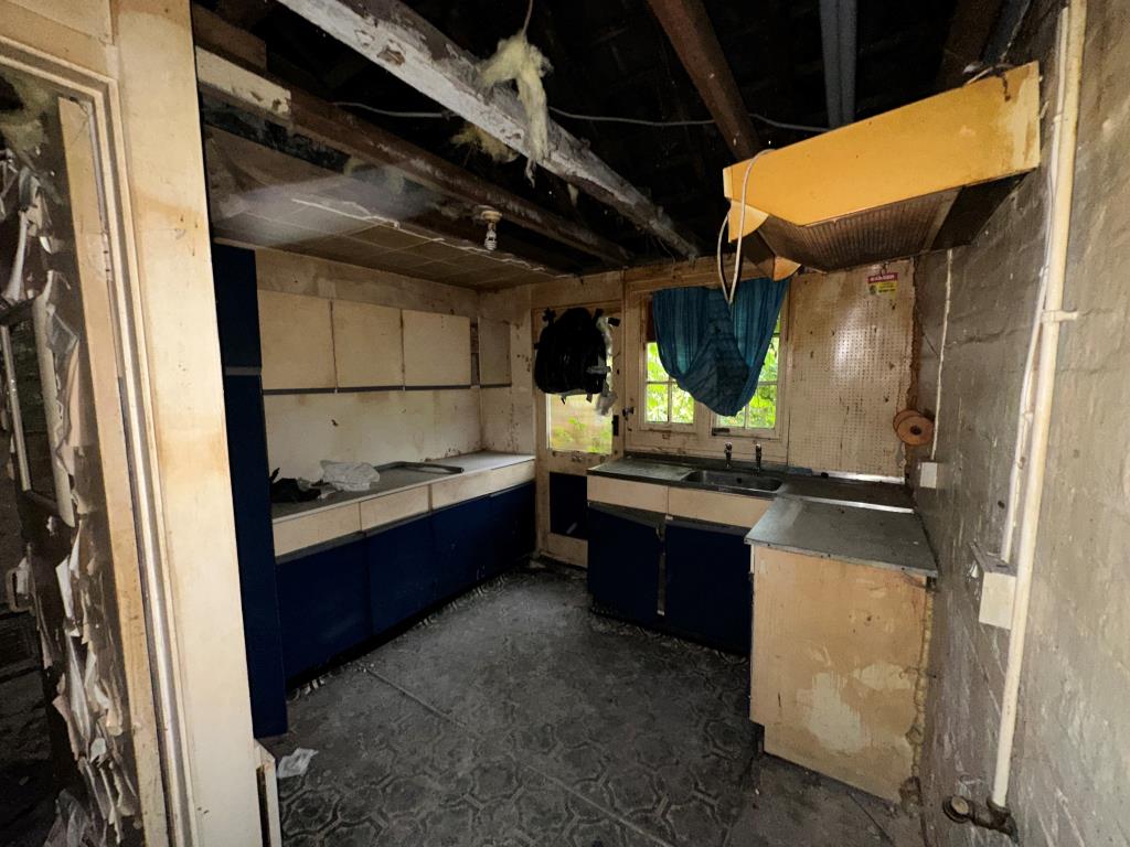 Lot: 103 - THREE-BEDROOM SEMI-DETACHED HOUSE FOR REPAIR - Kitchen